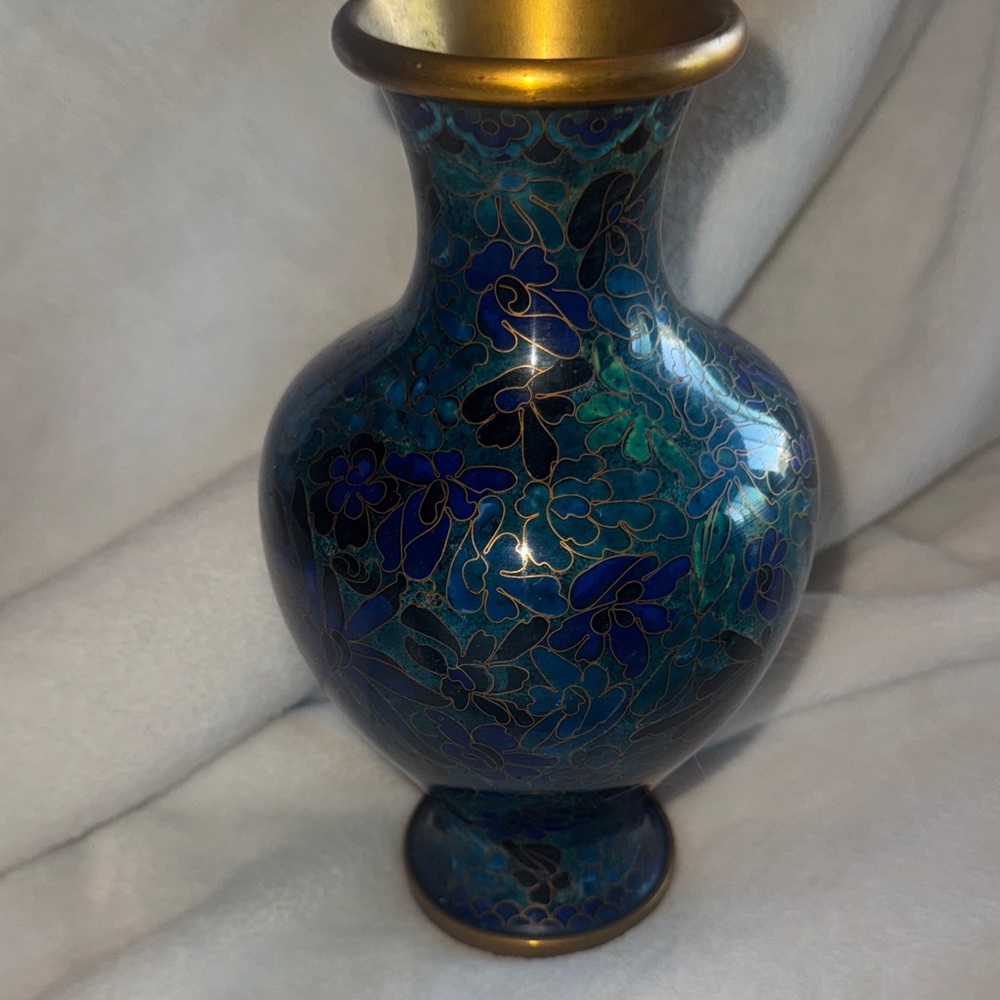 A vintage Chinese cloisonné enamel vase with floral motifs.